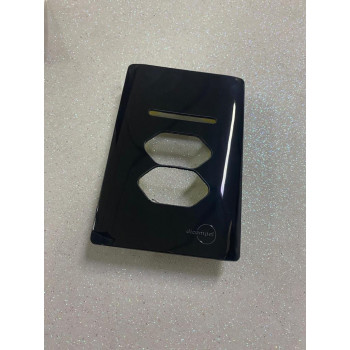 Placa p/ 1 Interruptor + Tomada dupla 4x2 - Novara Preto Brilhante Placa p/ 1 Interruptor + Tomada dupla 4x2 - Novara Preto Brilhante